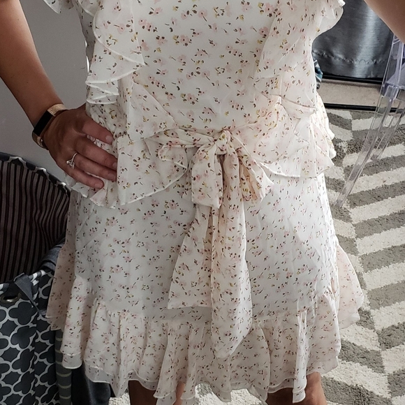 Floral Wayf dress. Sz med. Ruffle detail. Tie at waist. - Picture 5 of 6